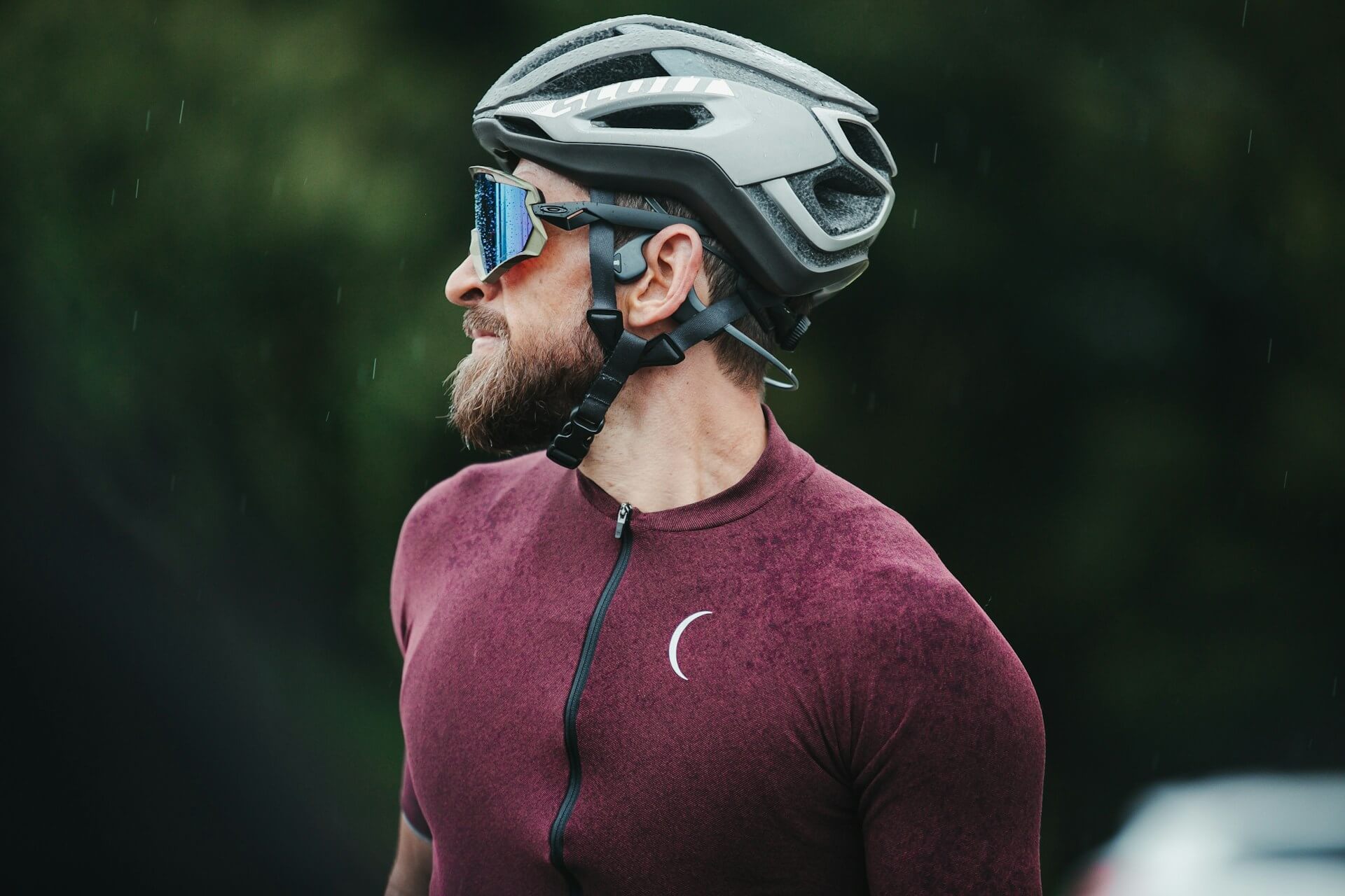Byta cykelhjälm En man med cykelhjälm. När ska man byta cykelhjälm?